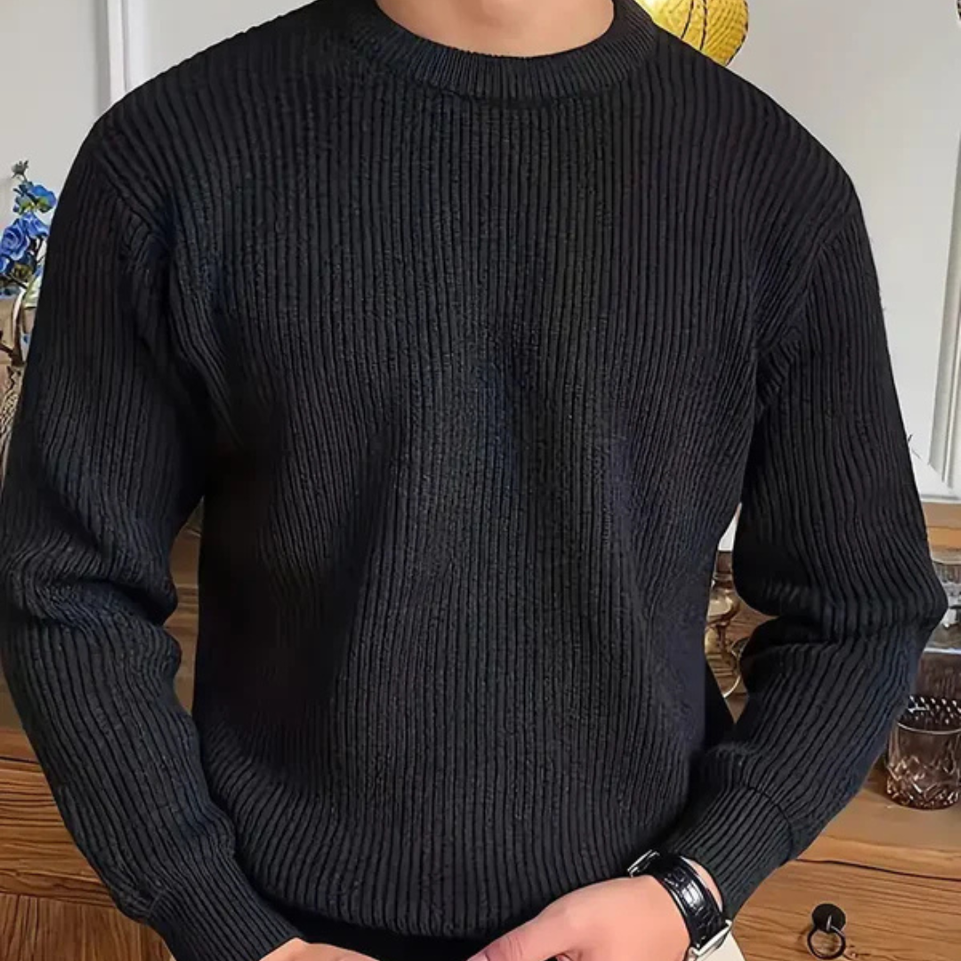 "Miesten musta neulepusero, edestä kuvattuna, rento vapaa-ajan tyyli, pehmeä kangas ja klassinen istuvuus."