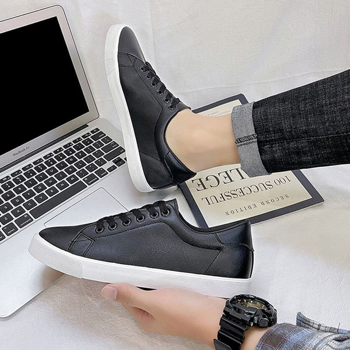 Mænds læder slip-on mokkasiner, stilfuldt design, kvalitetsskind, gummisål, velegnet til hverdagsbrug og fest.