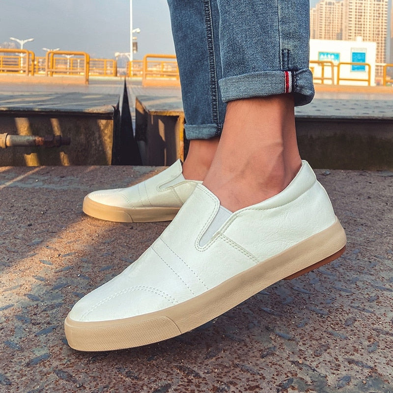 Mænds læder slip-on mokkasiner, stilfuldt design, kvalitetsskind, gummisål, velegnet til hverdagsbrug og fest.