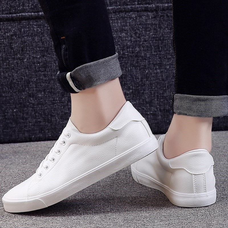 Mænds læder slip-on mokkasiner, stilfuldt design, kvalitetsskind, gummisål, velegnet til hverdagsbrug og fest.