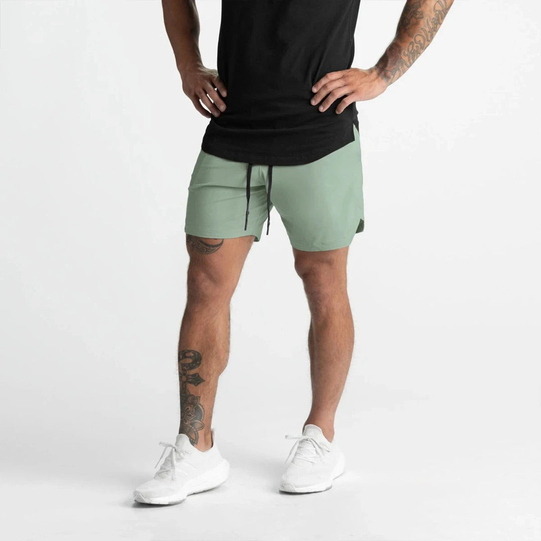 Herre hurtigttørrende sportsshorts, let ensfarvet design, elastisk linning, perfekt til træning.