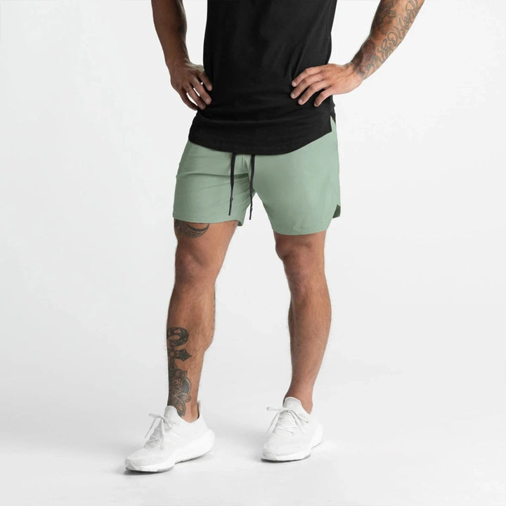 Herre hurtigttørrende sportsshorts, let ensfarvet design, elastisk linning, perfekt til træning.