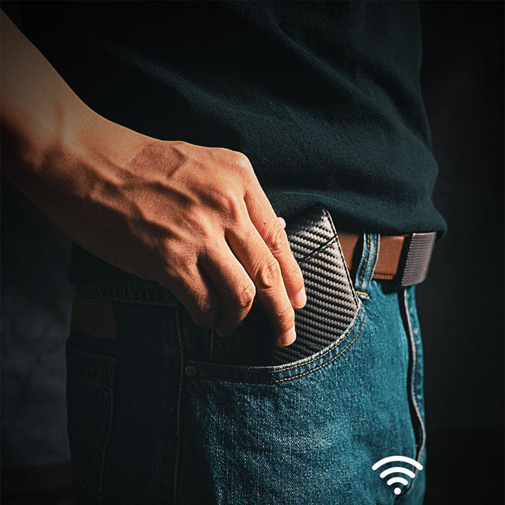 Mænds slanke RFID-sikrede ægte læder pung, 11 kortlommer, minimalistisk sort design.