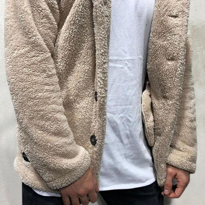 "Miesten pehmeä fleece-takki, rento tyyli, harmaa, yksinkertainen muotoilu, lämpöä tarjoava vaate ulkoiluun ja arkeen."