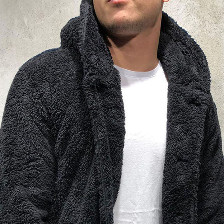 "Miesten pehmeä fleece-takki, rento tyyli, harmaa, yksinkertainen muotoilu, lämpöä tarjoava vaate ulkoiluun ja arkeen."