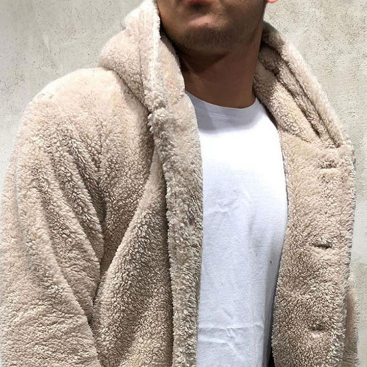 "Miesten pehmeä fleece-takki, rento tyyli, harmaa, yksinkertainen muotoilu, lämpöä tarjoava vaate ulkoiluun ja arkeen."