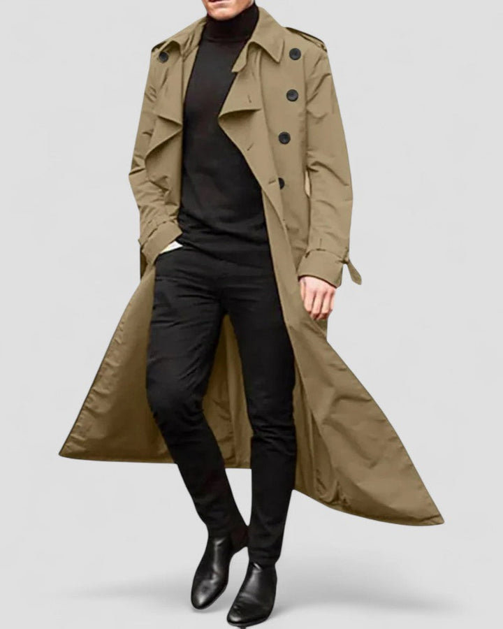 Mænds lang dobbeltspændt trenchcoat i blå, vandtæt med en stilfuld silhuet. Velegnet til efterår og vinter.