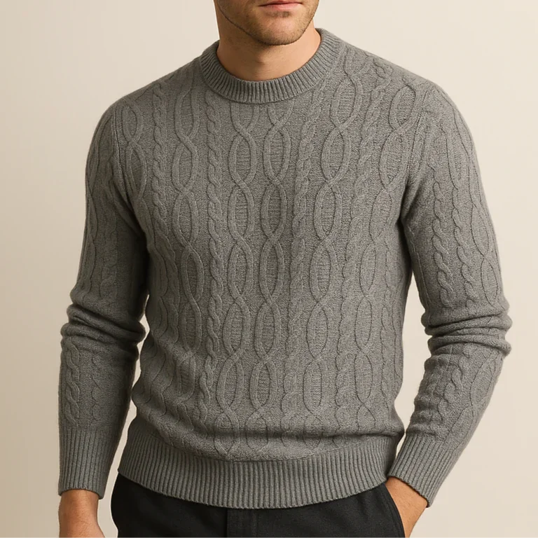 "Miesten puuvillasekoite crewneck kaapelineulepusero, elegantti tekstuuri, monikäyttöinen pyöreäkaulus, edestä katsottuna."