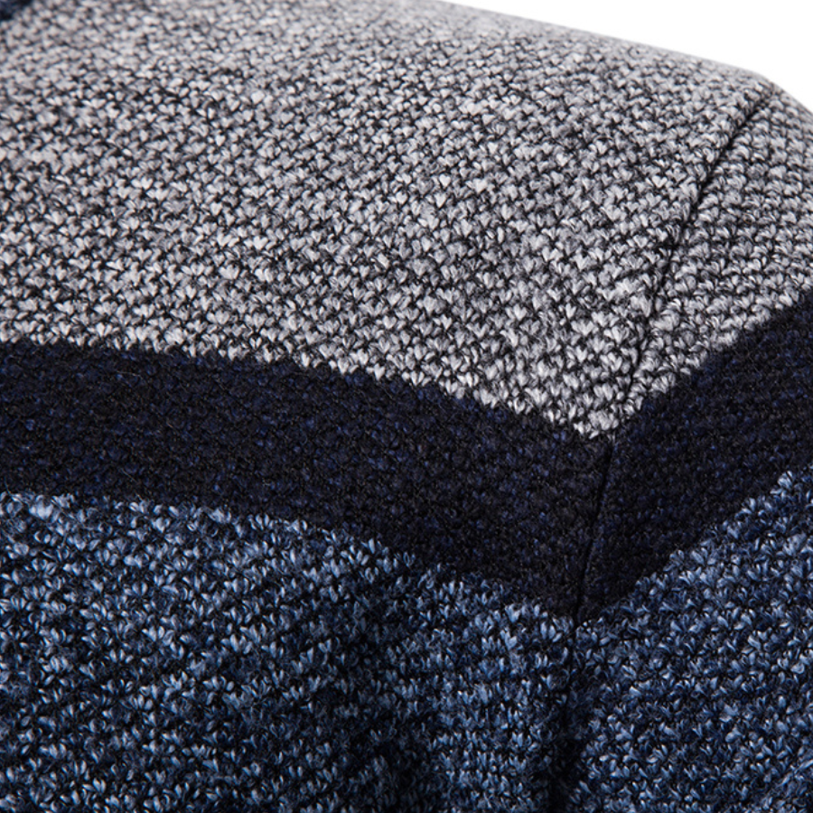 "Miesten raidallinen slim fit neulecardigan, värikäs raitakuosi, istuva leikkaus, pehmeä ja miellyttävä materiaali."
