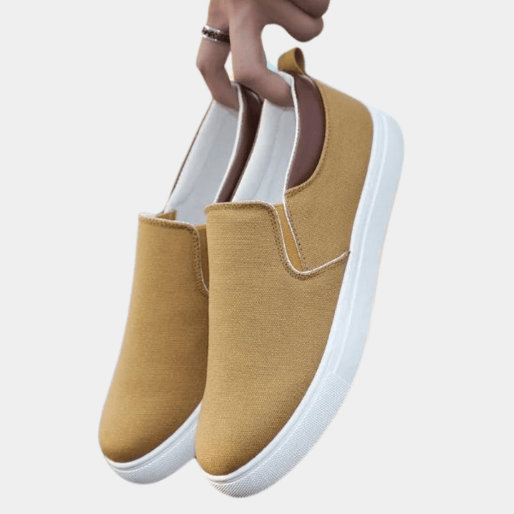 Herre komfortable slip-on sko, sort, letvægtskonstruktion, uden snørebånd, velegnet til hverdagsbrug og afslappede outfits.