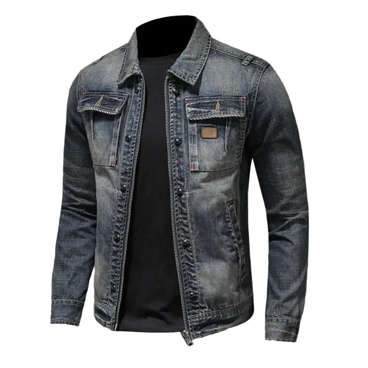Herre retro slim fit denimjakke, tidløs denim, trykknapper og brystlommer, perfekt til hverdagsbrug.