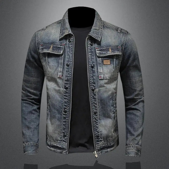 Herre retro slim fit denimjakke, tidløs denim, trykknapper og brystlommer, perfekt til hverdagsbrug.