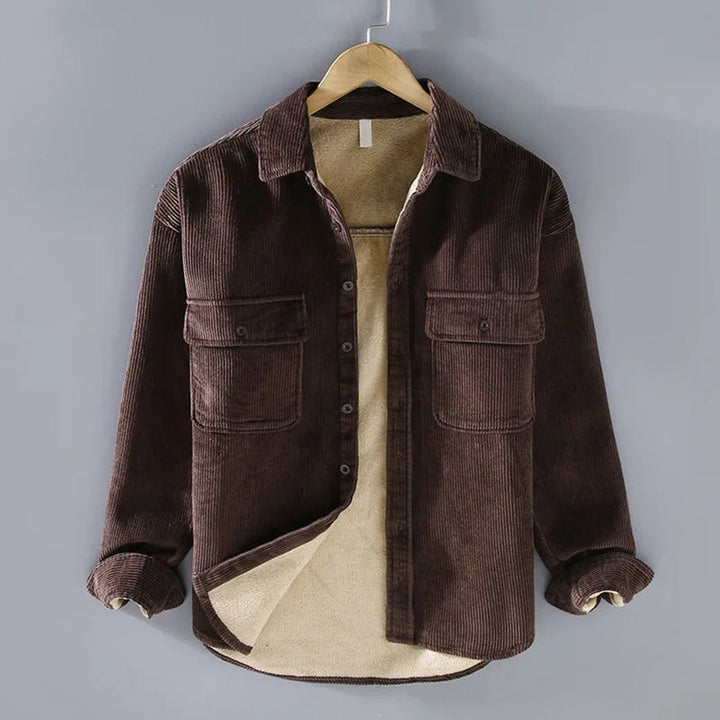 Mænds retro velourjakke med blødt for, der giver varme og stil til efterårs- og vinterpåklædning.