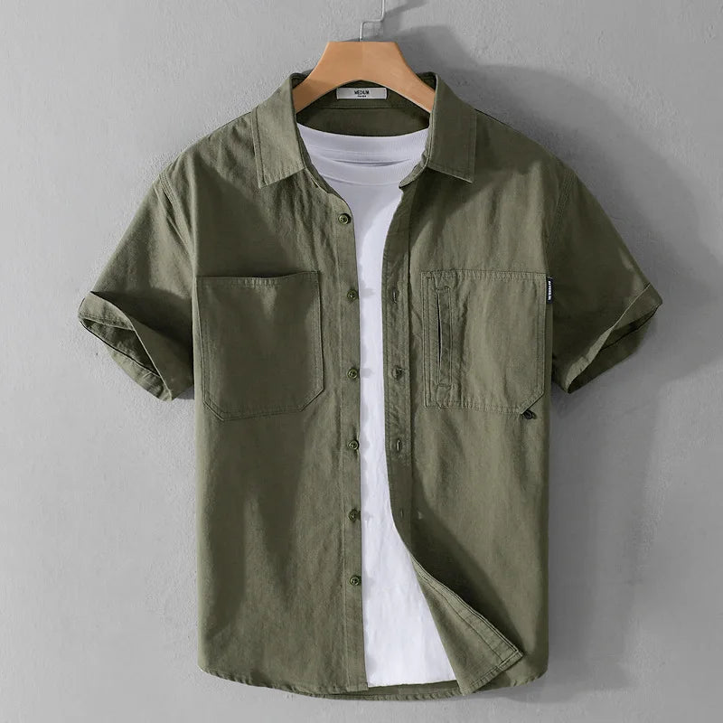 Miesten safari kesäpaita, puuvillaa, käännettävällä kauluksella, khaki. Kevyt ja hengittävä materiaali, rennot taskut.