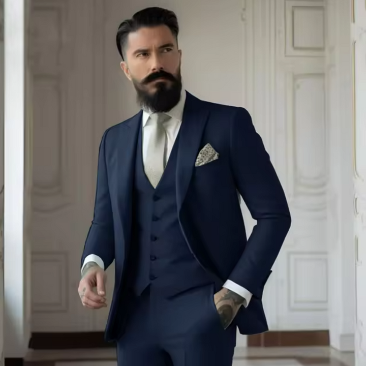 Miesten slim fit kolmiosainen puku, klassinen kaksinappinen takki, yhteensopiva liivi, tyylikäs istuvuus.