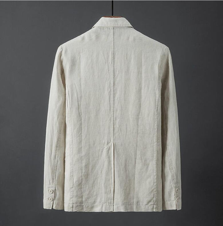 Miesten slim fit liituraitablazer pellavasta, kapea leikkaus, hengittävä materiaali, tyylikäs käännetty kaulus.