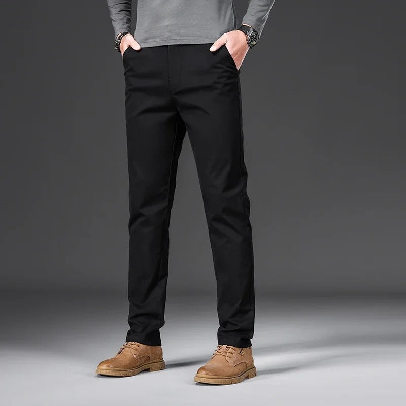 "Miesten slim fit puuvillahousut, joustava vyötärö, suorat lahkeet, vaaleanharmaa, business-casual-tyyli, hengittävä materiaa