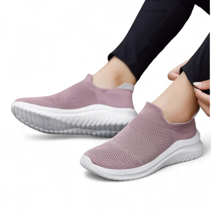 Miesten sneakers: Laaja varvasosa ja kestävä päällinen, mukavat ja tyylikkäät lenkkarit päivittäiseen käyttöön.
