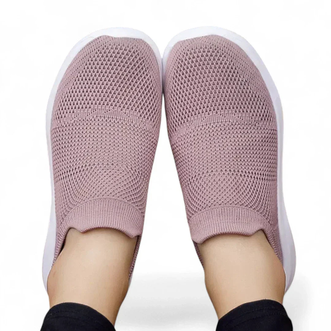 Miesten sneakers: Laaja varvasosa ja kestävä päällinen, mukavat ja tyylikkäät lenkkarit päivittäiseen käyttöön.