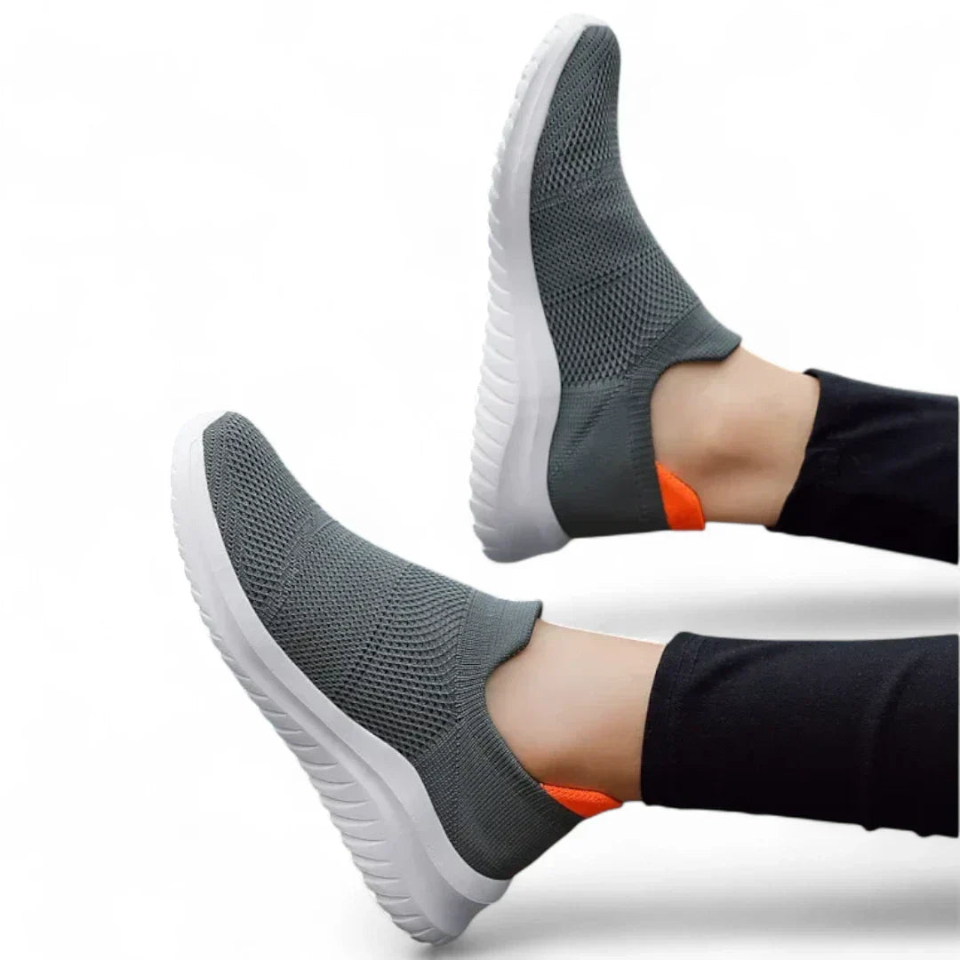 Miesten sneakers: Laaja varvasosa ja kestävä päällinen, mukavat ja tyylikkäät lenkkarit päivittäiseen käyttöön.