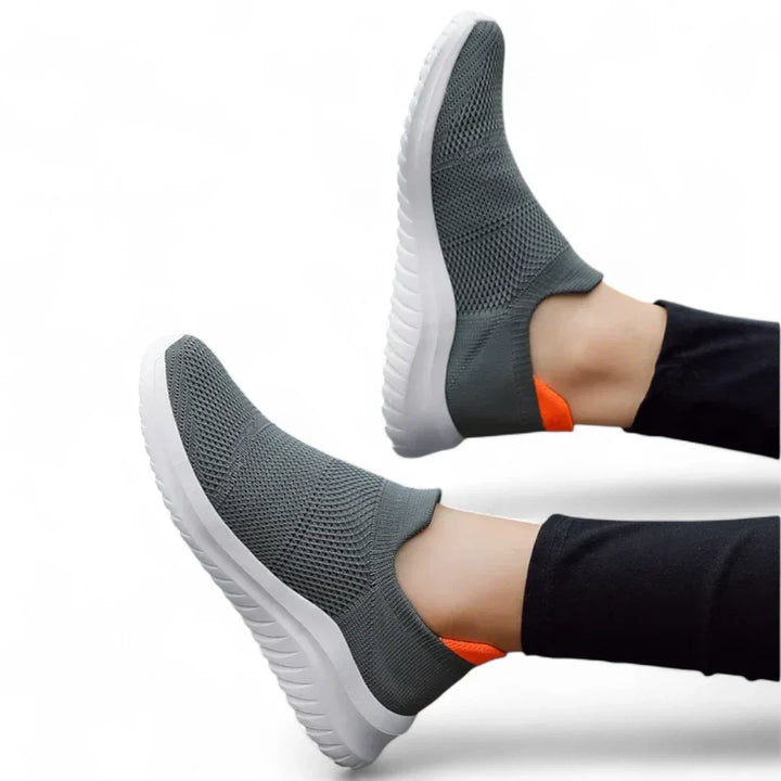 Miesten sneakers: Laaja varvasosa ja kestävä päällinen, mukavat ja tyylikkäät lenkkarit päivittäiseen käyttöön.