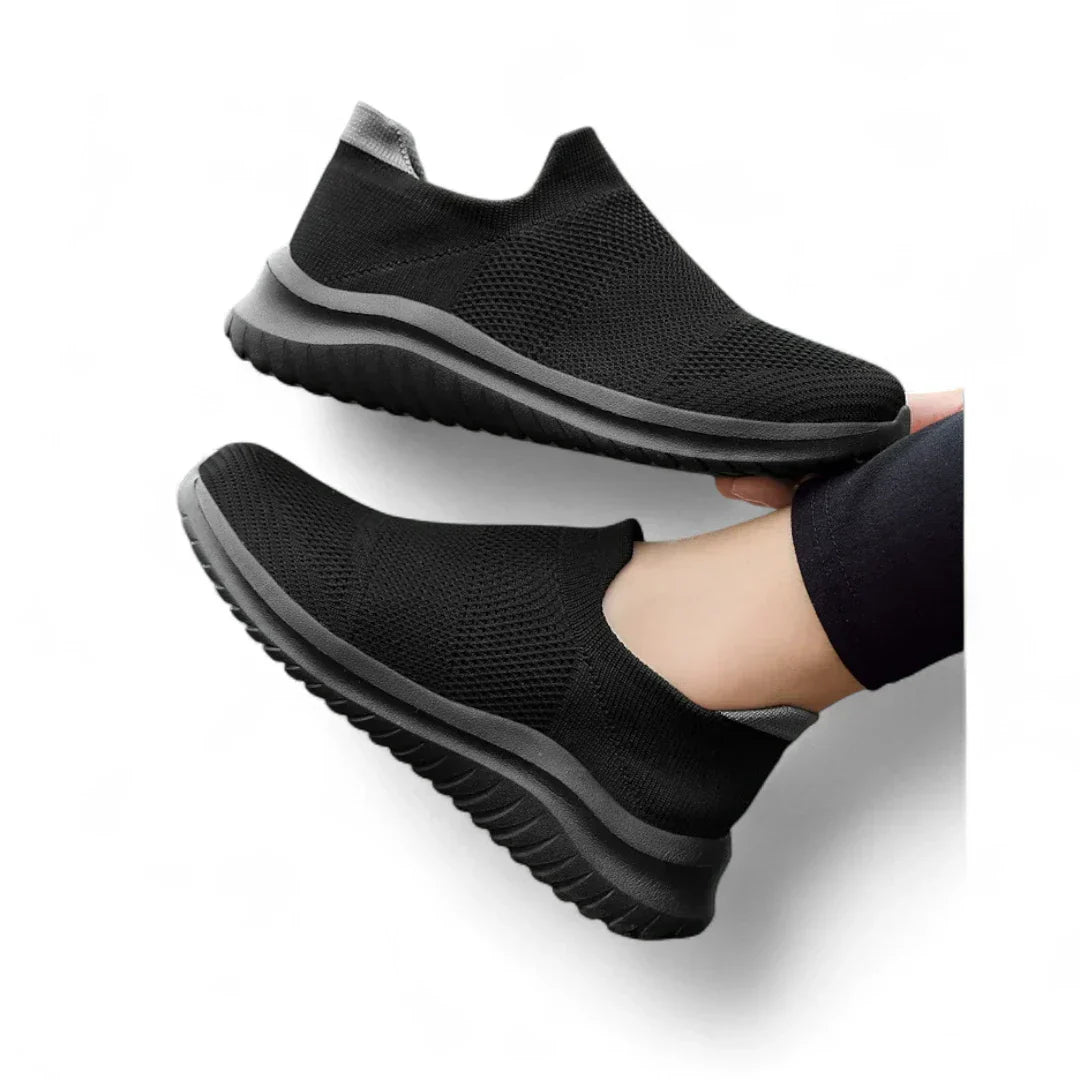 Miesten sneakers: Laaja varvasosa ja kestävä päällinen, mukavat ja tyylikkäät lenkkarit päivittäiseen käyttöön.