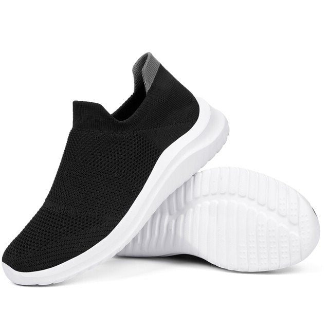 Miesten sneakers: Laaja varvasosa ja kestävä päällinen, mukavat ja tyylikkäät lenkkarit päivittäiseen käyttöön.
