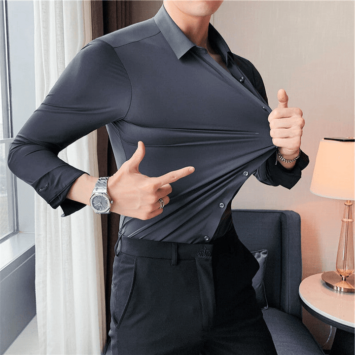 Miesten stretch anti-rypistyvä paita etunäkymä, sininen sävy, moderni muotoilu ja mukava istuvuus erilaisiin tilanteisiin.