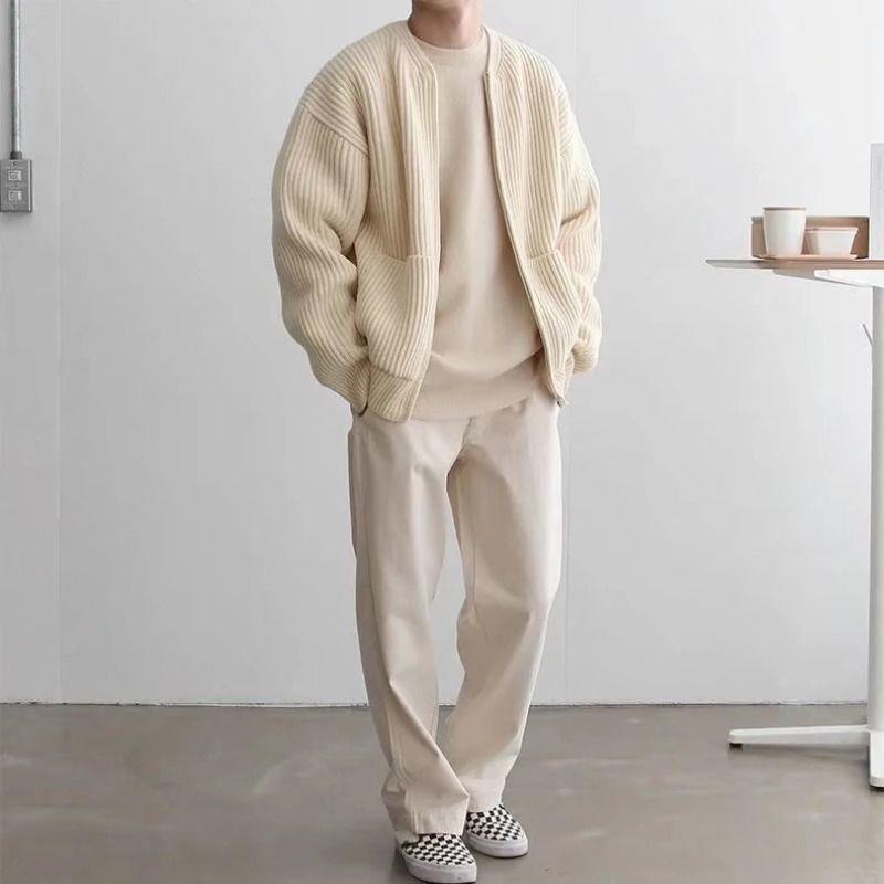 Mænds trendy multifarvet vest, moderne design, aktuelle farver, stilfuldt supplement til påklædning.