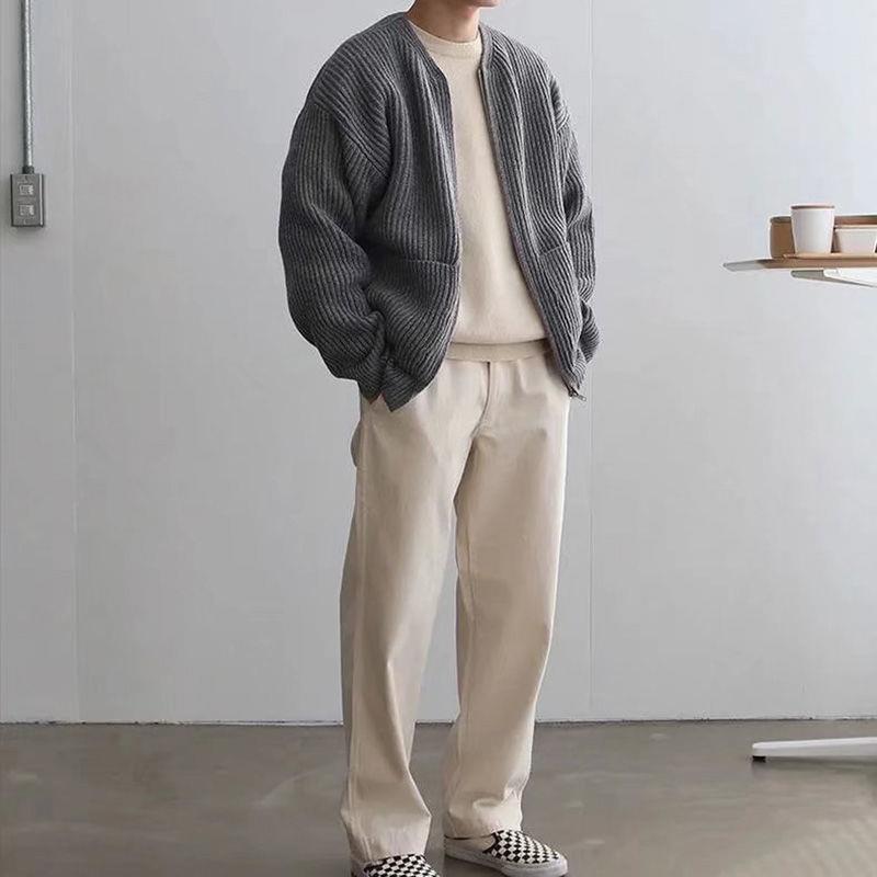 Mænds trendy multifarvet vest, moderne design, aktuelle farver, stilfuldt supplement til påklædning.