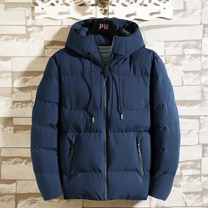 Herre trendy blå outdoor jakke, moderigtig og praktisk, perfekt til køligt vejr.