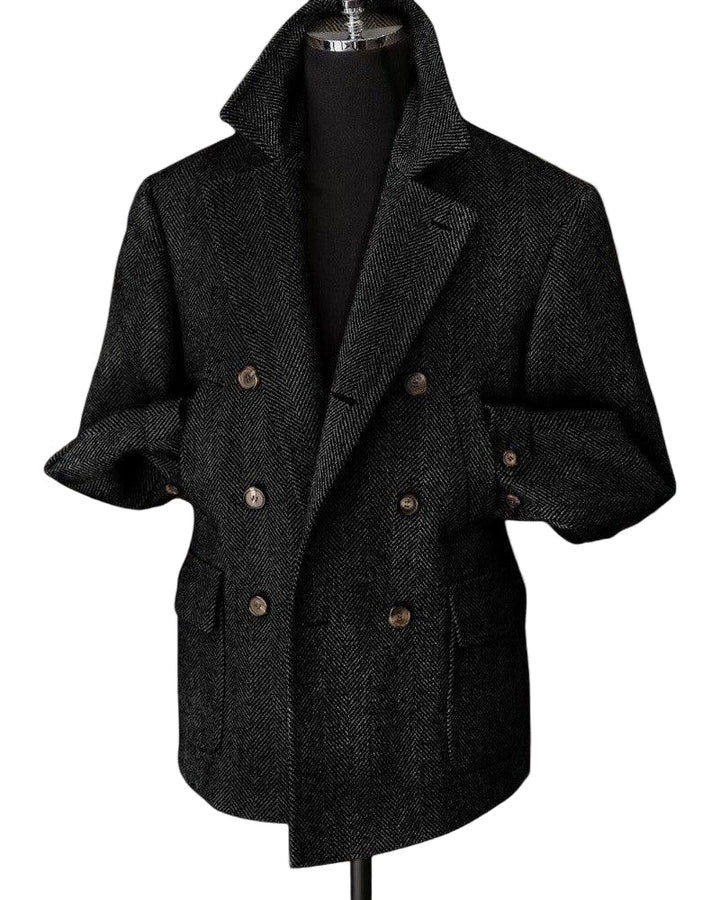 Mænds stilfulde dobbeltknappede blazer i uldblanding, moderne design og sofistikerede detaljer, fotograferet forfra.