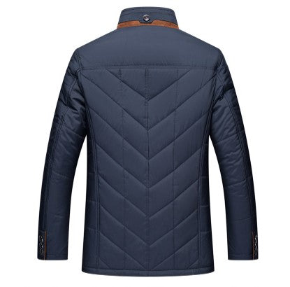 Mænds stilfulde sorte vinterjakke i nylon, slim fit, holder kulden ude, moderne design til bybrug.