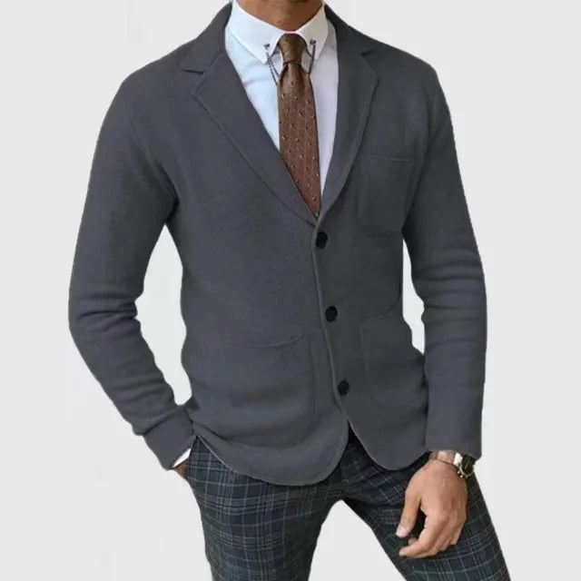 Herre stilfuld strikket blazer, moderne design, sofistikeret look, lysegrå strikket materiale, perfekt pasform.