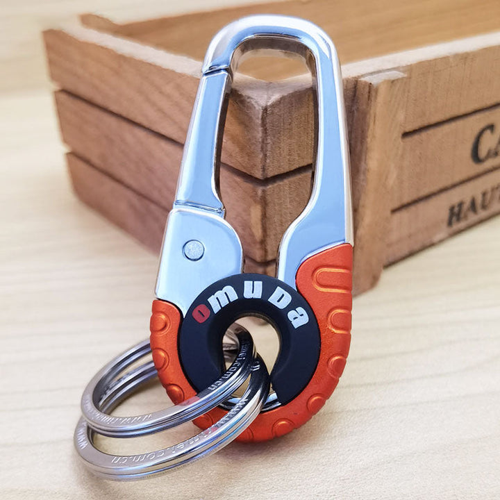 Mænds stilfulde nøglering i rustfrit stål, orange og blå, elegant og holdbar nøgleopbevaringsløsning.