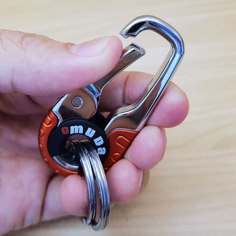 Mænds stilfulde nøglering i rustfrit stål, orange og blå, elegant og holdbar nøgleopbevaringsløsning.