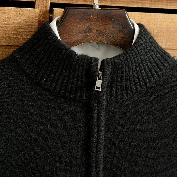 "Miesten tyylikäs turtleneck-neulepaita, pehmeä yksivärinen neulos, klassinen tyyli, pitkä hiha, sopii kerrostettavaksi."