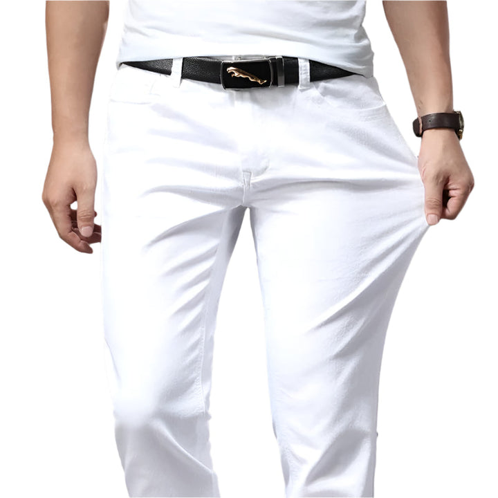 Miesten valkoiset slim fit -farkut, moderni tyyli, pehmeä ja joustava materiaali, täydellinen istuvuus.