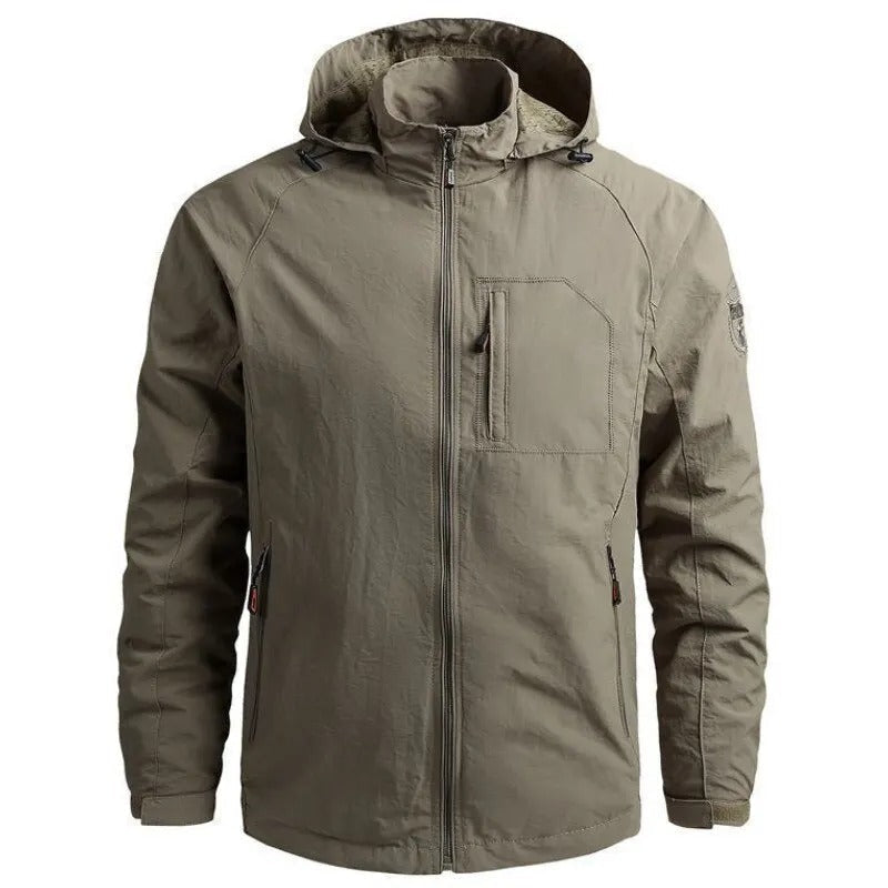 Herre vandafvisende cargojakke, elegant grøn jakke med åndbar konstruktion og store lommer til udendørs brug.