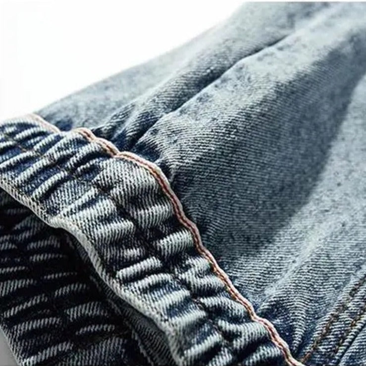 Herre vintage klassisk denimjakke, tidløs blå, afslappet pasform, med detaljerede syninger.