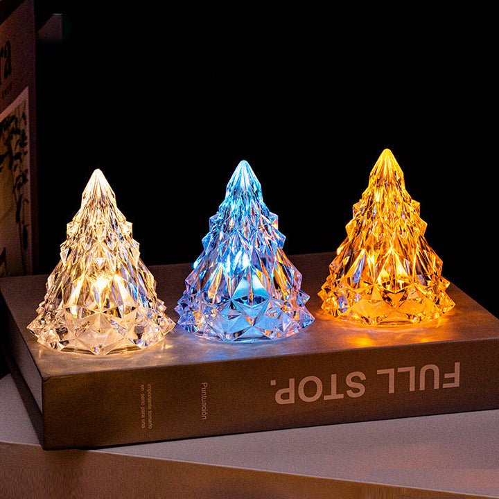 Mini LED Krystal Juletræ Natlys, strålende farver, krystallignende design, skaber varm atmosfære.