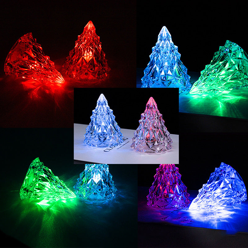Mini LED Krystal Juletræ Natlys, strålende farver, krystallignende design, skaber varm atmosfære.