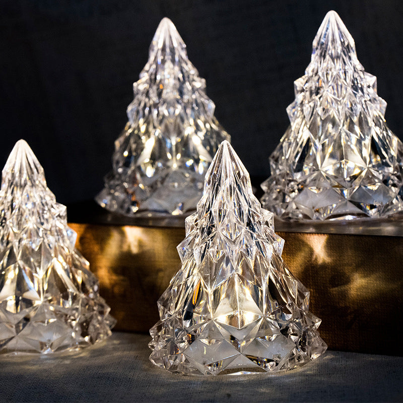 Mini LED Krystal Juletræ Natlys, strålende farver, krystallignende design, skaber varm atmosfære.