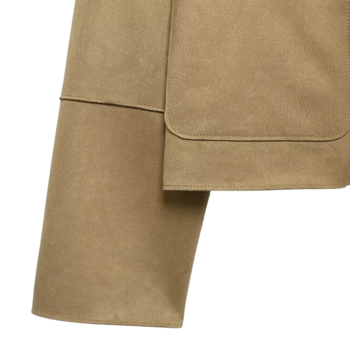 "Moderni naisten beige bleiseri, pitkät hihat, tyylikäs ja elegantti; täydellinen arkeen ja juhlaan."