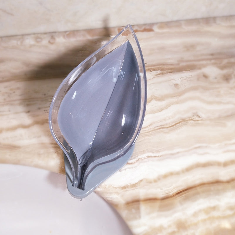 Moderne sæbeholder med vandafledning, lilla, kompakt størrelse, PP-plast, sugekopmontering, dekorativ.