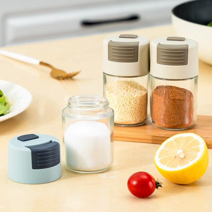 Moderne salt shaker, elegant glas og holdbar ABS plast, ergonomisk design til køkkenet, 100 ml kapacitet.