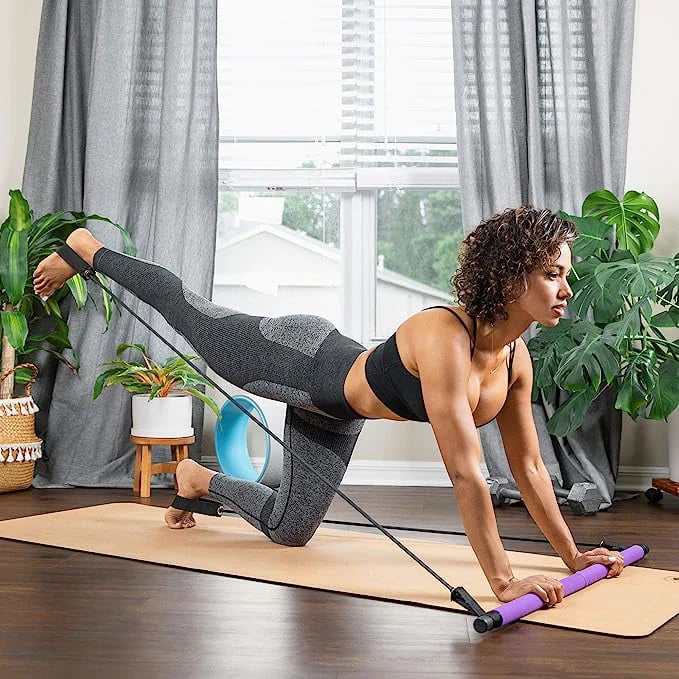 Monikäyttöinen Pilates Bar kotiharjoitteluun, joustava teräsrakenne, vaahtomuovipehmusteet, tekee koko kehon treenistä helppo