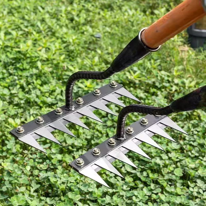 Monikäyttöinen ja ergonominen hiiliteräksinen puutarhakäsiharava, terävät piikit, valmistettu kestävästä metallista.