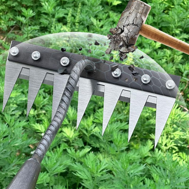 Monikäyttöinen ja ergonominen hiiliteräksinen puutarhakäsiharava, terävät piikit, valmistettu kestävästä metallista.