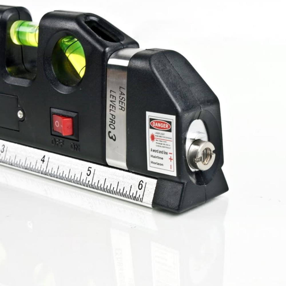 Alsidigt laser måleværktøj i sort, inklusive målebånd, vaterpas, boblelys og laserstråle, til hjemmebrug.